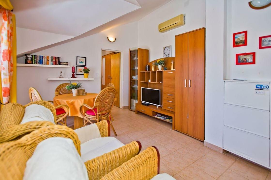 Apartments Jacky ฮวาร์ ภายนอก รูปภาพ