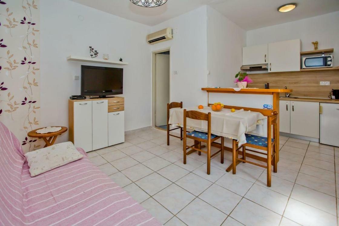 Apartments Jacky ฮวาร์ ภายนอก รูปภาพ