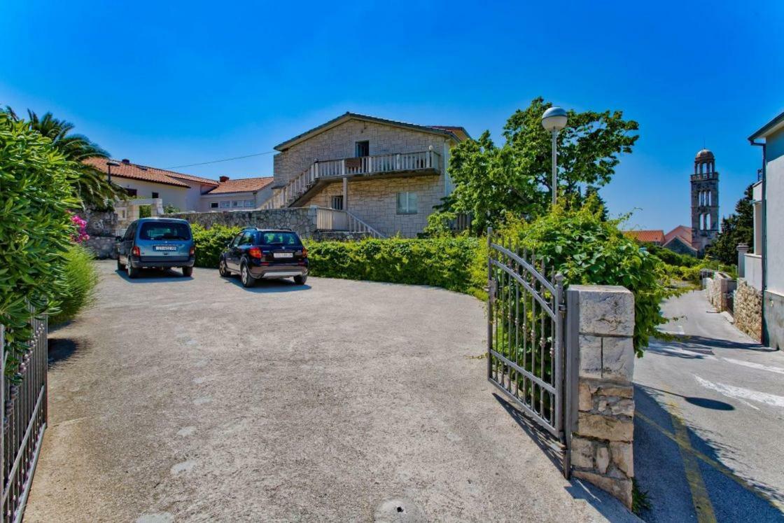 Apartments Jacky ฮวาร์ ภายนอก รูปภาพ