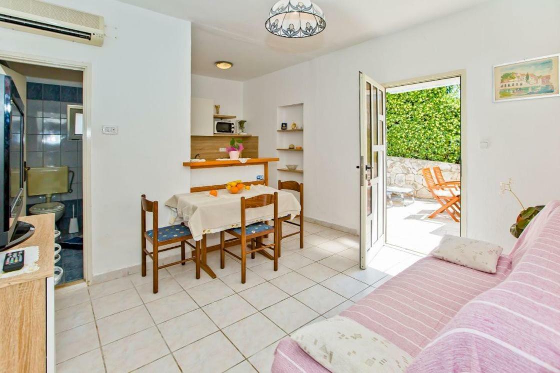 Apartments Jacky ฮวาร์ ภายนอก รูปภาพ