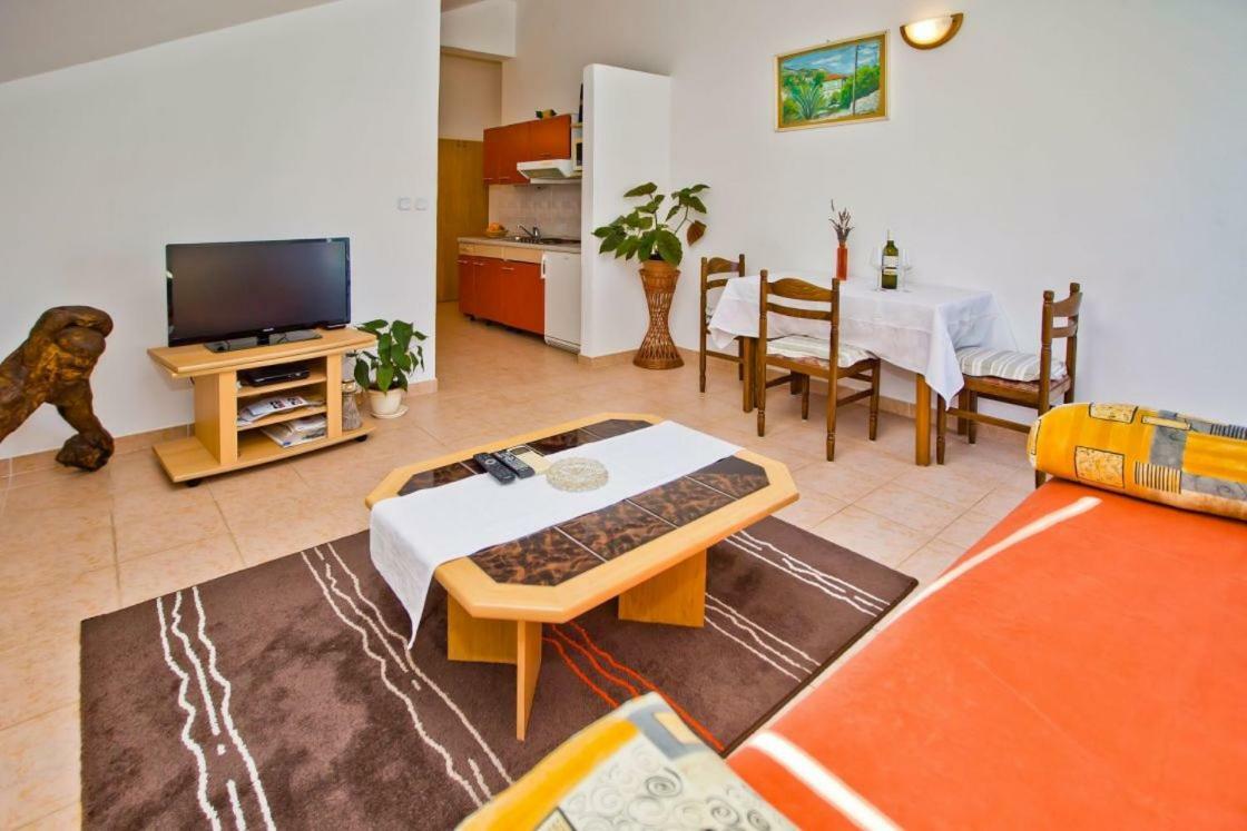 Apartments Jacky ฮวาร์ ภายนอก รูปภาพ